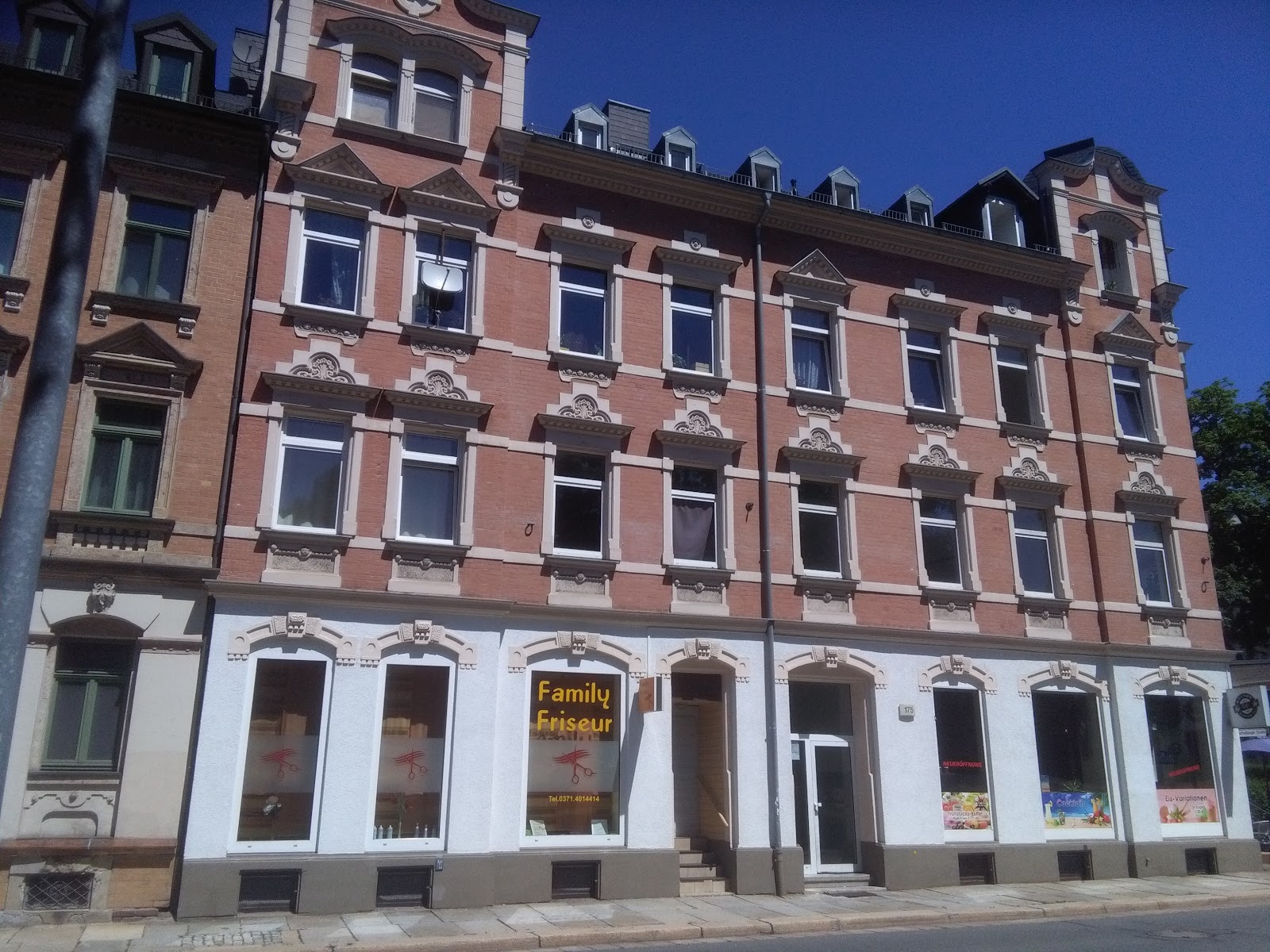 Fassade von Family Friseur in der Augustusburger Straße, Chemnitz-Sonnenberg